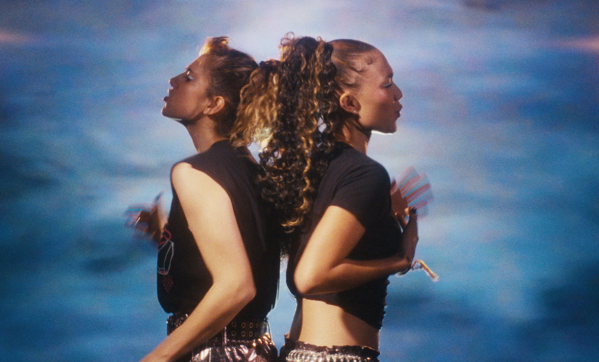 40SIC Stereo Girls - Caroline Deruas Peano